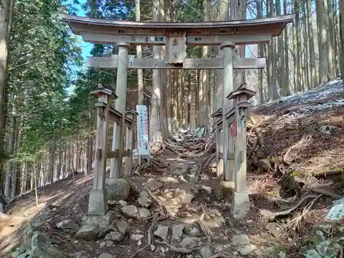 三峯神社奥宮の鳥居