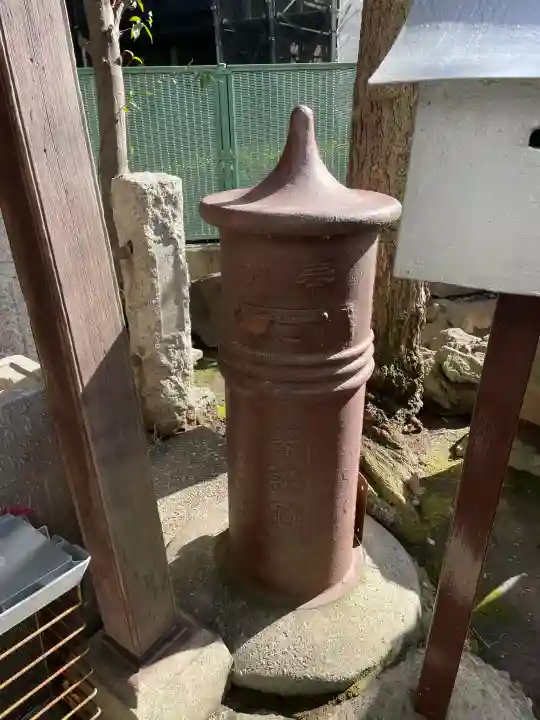 三峯神社の{uncategorized: "未分類", other: "その他", undefined: "問題あり", building: "その他建物", grave: "お墓", sacred_gate: "鳥居", guardian: "狛犬", statue: "像", buddha: "仏像", history: "歴史", nature: "自然", garden: "庭園", animal: "動物", pagoda: "塔", temizu: "手水舎", mountain_gate: "山門・神門", sanctuary: "本殿・本堂", subordinate: "末社・摂社", art: "芸術", scenery: "景色", jizo: "地蔵", ema: "絵馬", goshuin: "御朱印", omikuji: "おみくじ", items: "授与品その他", amulet: "お守り", goshuincho: "御朱印帳", eats: "食事", festival: "お祭り", votive_dance: "神楽", shichigosan: "七五三参", wedding: "結婚式", experience: "体験その他", initially: "初詣", around: "周辺", anti_infection: "感染症対策"}