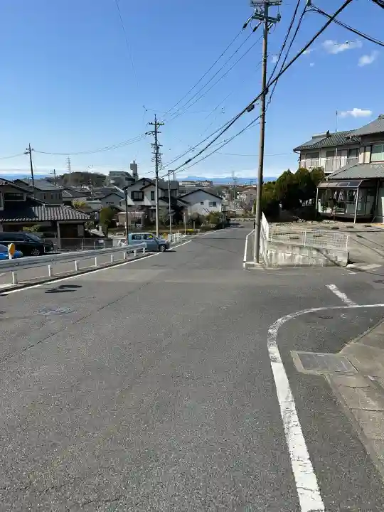 熊野神社(久保一色)の{uncategorized: "未分類", other: "その他", undefined: "問題あり", building: "その他建物", grave: "お墓", sacred_gate: "鳥居", guardian: "狛犬", statue: "像", buddha: "仏像", history: "歴史", nature: "自然", garden: "庭園", animal: "動物", pagoda: "塔", temizu: "手水舎", mountain_gate: "山門・神門", sanctuary: "本殿・本堂", subordinate: "末社・摂社", art: "芸術", scenery: "景色", jizo: "地蔵", ema: "絵馬", goshuin: "御朱印", omikuji: "おみくじ", items: "授与品その他", amulet: "お守り", goshuincho: "御朱印帳", eats: "食事", festival: "お祭り", votive_dance: "神楽", shichigosan: "七五三参", wedding: "結婚式", experience: "体験その他", initially: "初詣", around: "周辺", anti_infection: "感染症対策"}