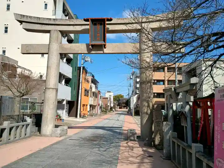 射楯兵主神社の{uncategorized: "未分類", other: "その他", undefined: "問題あり", building: "その他建物", grave: "お墓", sacred_gate: "鳥居", guardian: "狛犬", statue: "像", buddha: "仏像", history: "歴史", nature: "自然", garden: "庭園", animal: "動物", pagoda: "塔", temizu: "手水舎", mountain_gate: "山門・神門", sanctuary: "本殿・本堂", subordinate: "末社・摂社", art: "芸術", scenery: "景色", jizo: "地蔵", ema: "絵馬", goshuin: "御朱印", omikuji: "おみくじ", items: "授与品その他", amulet: "お守り", goshuincho: "御朱印帳", eats: "食事", festival: "お祭り", votive_dance: "神楽", shichigosan: "七五三参", wedding: "結婚式", experience: "体験その他", initially: "初詣", around: "周辺", anti_infection: "感染症対策"}