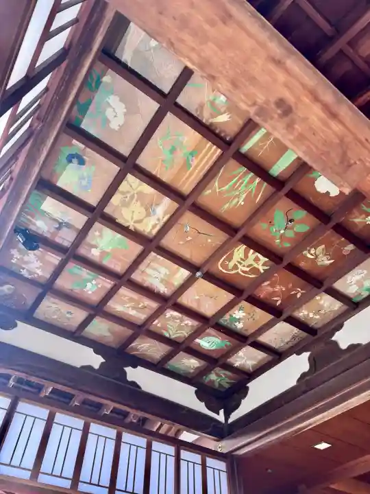 車折神社の{uncategorized: "未分類", other: "その他", undefined: "問題あり", building: "その他建物", grave: "お墓", sacred_gate: "鳥居", guardian: "狛犬", statue: "像", buddha: "仏像", history: "歴史", nature: "自然", garden: "庭園", animal: "動物", pagoda: "塔", temizu: "手水舎", mountain_gate: "山門・神門", sanctuary: "本殿・本堂", subordinate: "末社・摂社", art: "芸術", scenery: "景色", jizo: "地蔵", ema: "絵馬", goshuin: "御朱印", omikuji: "おみくじ", items: "授与品その他", amulet: "お守り", goshuincho: "御朱印帳", eats: "食事", festival: "お祭り", votive_dance: "神楽", shichigosan: "七五三参", wedding: "結婚式", experience: "体験その他", initially: "初詣", around: "周辺", anti_infection: "感染症対策"}