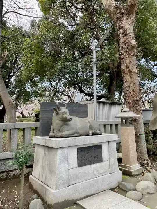 牛嶋神社の像