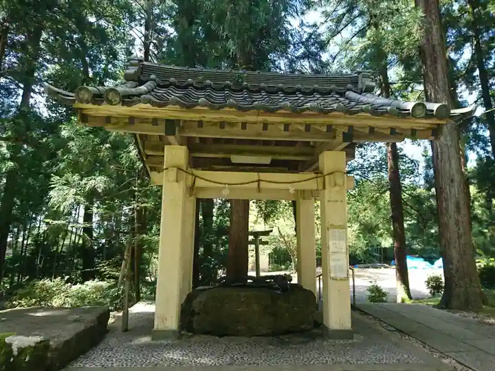 劒神社の手水舎