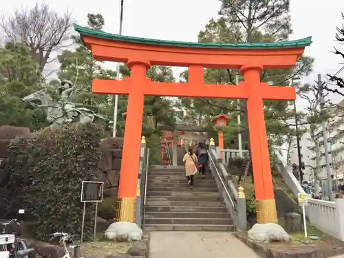 穴八幡宮の鳥居