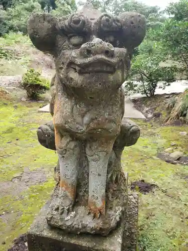 白山神社の狛犬