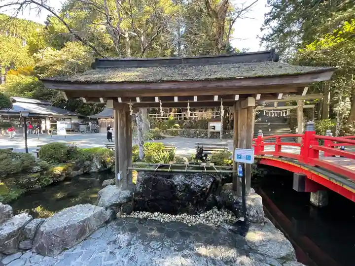 天河大辨財天社の手水舎