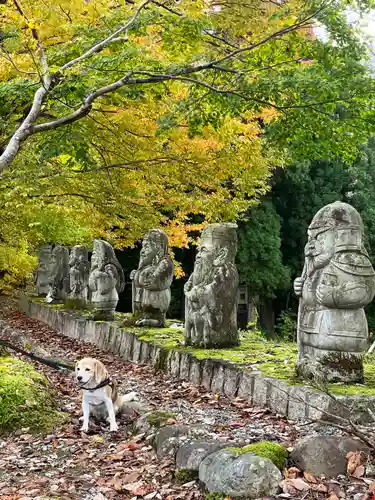 八海山尊神社の建物その他