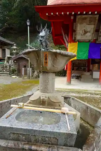 瀧安寺の手水舎
