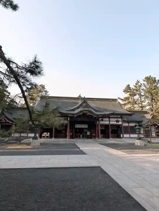 氣比神宮の{uncategorized: "未分類", other: "その他", undefined: "問題あり", building: "その他建物", grave: "お墓", sacred_gate: "鳥居", guardian: "狛犬", statue: "像", buddha: "仏像", history: "歴史", nature: "自然", garden: "庭園", animal: "動物", pagoda: "塔", temizu: "手水舎", mountain_gate: "山門・神門", sanctuary: "本殿・本堂", subordinate: "末社・摂社", art: "芸術", scenery: "景色", jizo: "地蔵", ema: "絵馬", goshuin: "御朱印", omikuji: "おみくじ", items: "授与品その他", amulet: "お守り", goshuincho: "御朱印帳", eats: "食事", festival: "お祭り", votive_dance: "神楽", shichigosan: "七五三参", wedding: "結婚式", experience: "体験その他", initially: "初詣", around: "周辺", anti_infection: "感染症対策"}
