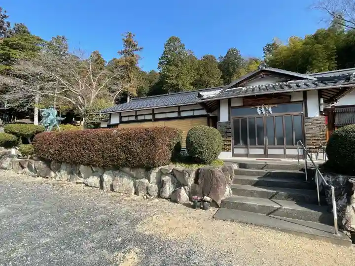 安吉神社の{uncategorized: "未分類", other: "その他", undefined: "問題あり", building: "その他建物", grave: "お墓", sacred_gate: "鳥居", guardian: "狛犬", statue: "像", buddha: "仏像", history: "歴史", nature: "自然", garden: "庭園", animal: "動物", pagoda: "塔", temizu: "手水舎", mountain_gate: "山門・神門", sanctuary: "本殿・本堂", subordinate: "末社・摂社", art: "芸術", scenery: "景色", jizo: "地蔵", ema: "絵馬", goshuin: "御朱印", omikuji: "おみくじ", items: "授与品その他", amulet: "お守り", goshuincho: "御朱印帳", eats: "食事", festival: "お祭り", votive_dance: "神楽", shichigosan: "七五三参", wedding: "結婚式", experience: "体験その他", initially: "初詣", around: "周辺", anti_infection: "感染症対策"}
