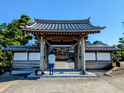 林光寺の山門