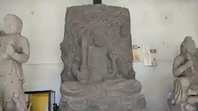 滝の不動尊の仏像