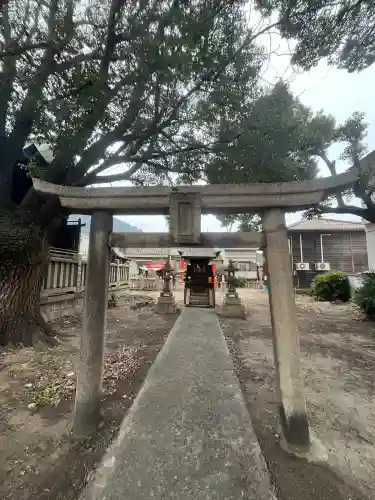 小烏神社の{uncategorized: "未分類", other: "その他", undefined: "問題あり", building: "その他建物", grave: "お墓", sacred_gate: "鳥居", guardian: "狛犬", statue: "像", buddha: "仏像", history: "歴史", nature: "自然", garden: "庭園", animal: "動物", pagoda: "塔", temizu: "手水舎", mountain_gate: "山門・神門", sanctuary: "本殿・本堂", subordinate: "末社・摂社", art: "芸術", scenery: "景色", jizo: "地蔵", ema: "絵馬", goshuin: "御朱印", omikuji: "おみくじ", items: "授与品その他", amulet: "お守り", goshuincho: "御朱印帳", eats: "食事", festival: "お祭り", votive_dance: "神楽", shichigosan: "七五三参", wedding: "結婚式", experience: "体験その他", initially: "初詣", around: "周辺", anti_infection: "感染症対策"}