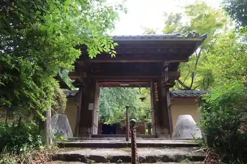 定光寺の山門