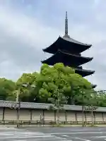東寺(教王護国寺)の{uncategorized: "未分類", other: "その他", undefined: "問題あり", building: "その他建物", grave: "お墓", sacred_gate: "鳥居", guardian: "狛犬", statue: "像", buddha: "仏像", history: "歴史", nature: "自然", garden: "庭園", animal: "動物", pagoda: "塔", temizu: "手水舎", mountain_gate: "山門・神門", sanctuary: "本殿・本堂", subordinate: "末社・摂社", art: "芸術", scenery: "景色", jizo: "地蔵", ema: "絵馬", goshuin: "御朱印", omikuji: "おみくじ", items: "授与品その他", amulet: "お守り", goshuincho: "御朱印帳", eats: "食事", festival: "お祭り", votive_dance: "神楽", shichigosan: "七五三参", wedding: "結婚式", experience: "体験その他", initially: "初詣", around: "周辺", anti_infection: "感染症対策"}