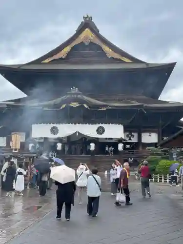 善光寺の{uncategorized: "未分類", other: "その他", undefined: "問題あり", building: "その他建物", grave: "お墓", sacred_gate: "鳥居", guardian: "狛犬", statue: "像", buddha: "仏像", history: "歴史", nature: "自然", garden: "庭園", animal: "動物", pagoda: "塔", temizu: "手水舎", mountain_gate: "山門・神門", sanctuary: "本殿・本堂", subordinate: "末社・摂社", art: "芸術", scenery: "景色", jizo: "地蔵", ema: "絵馬", goshuin: "御朱印", omikuji: "おみくじ", items: "授与品その他", amulet: "お守り", goshuincho: "御朱印帳", eats: "食事", festival: "お祭り", votive_dance: "神楽", shichigosan: "七五三参", wedding: "結婚式", experience: "体験その他", initially: "初詣", around: "周辺", anti_infection: "感染症対策"}
