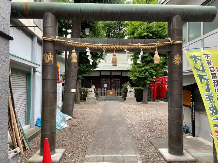 諏訪神社の鳥居