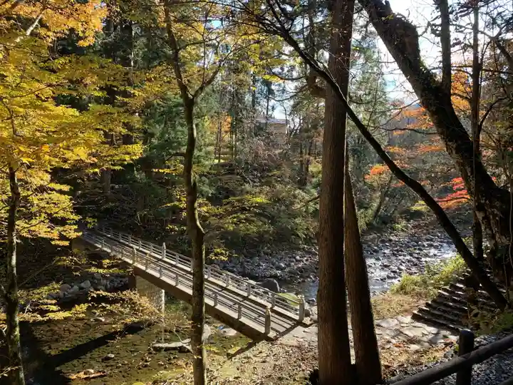 白山中居神社の周辺