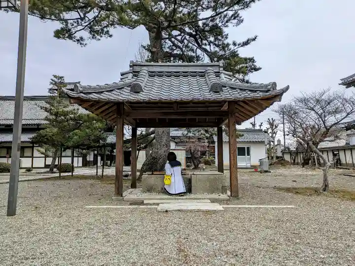 弘誓寺の手水舎