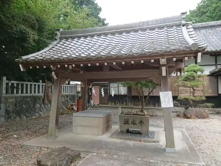 篠束神社の手水舎