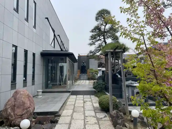 善慶寺の{uncategorized: "未分類", other: "その他", undefined: "問題あり", building: "その他建物", grave: "お墓", sacred_gate: "鳥居", guardian: "狛犬", statue: "像", buddha: "仏像", history: "歴史", nature: "自然", garden: "庭園", animal: "動物", pagoda: "塔", temizu: "手水舎", mountain_gate: "山門・神門", sanctuary: "本殿・本堂", subordinate: "末社・摂社", art: "芸術", scenery: "景色", jizo: "地蔵", ema: "絵馬", goshuin: "御朱印", omikuji: "おみくじ", items: "授与品その他", amulet: "お守り", goshuincho: "御朱印帳", eats: "食事", festival: "お祭り", votive_dance: "神楽", shichigosan: "七五三参", wedding: "結婚式", experience: "体験その他", initially: "初詣", around: "周辺", anti_infection: "感染症対策"}