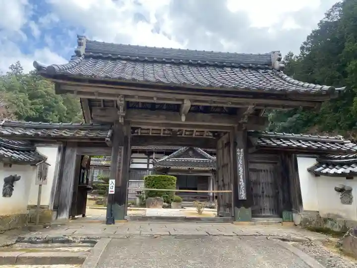 宗鏡寺の{uncategorized: "未分類", other: "その他", undefined: "問題あり", building: "その他建物", grave: "お墓", sacred_gate: "鳥居", guardian: "狛犬", statue: "像", buddha: "仏像", history: "歴史", nature: "自然", garden: "庭園", animal: "動物", pagoda: "塔", temizu: "手水舎", mountain_gate: "山門・神門", sanctuary: "本殿・本堂", subordinate: "末社・摂社", art: "芸術", scenery: "景色", jizo: "地蔵", ema: "絵馬", goshuin: "御朱印", omikuji: "おみくじ", items: "授与品その他", amulet: "お守り", goshuincho: "御朱印帳", eats: "食事", festival: "お祭り", votive_dance: "神楽", shichigosan: "七五三参", wedding: "結婚式", experience: "体験その他", initially: "初詣", around: "周辺", anti_infection: "感染症対策"}