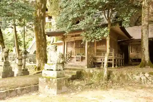 岩屋神社の本殿・本堂