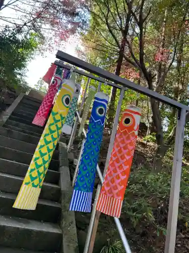 滑川神社 - 仕事と子どもの守り神の{uncategorized: "未分類", other: "その他", undefined: "問題あり", building: "その他建物", grave: "お墓", sacred_gate: "鳥居", guardian: "狛犬", statue: "像", buddha: "仏像", history: "歴史", nature: "自然", garden: "庭園", animal: "動物", pagoda: "塔", temizu: "手水舎", mountain_gate: "山門・神門", sanctuary: "本殿・本堂", subordinate: "末社・摂社", art: "芸術", scenery: "景色", jizo: "地蔵", ema: "絵馬", goshuin: "御朱印", omikuji: "おみくじ", items: "授与品その他", amulet: "お守り", goshuincho: "御朱印帳", eats: "食事", festival: "お祭り", votive_dance: "神楽", shichigosan: "七五三参", wedding: "結婚式", experience: "体験その他", initially: "初詣", around: "周辺", anti_infection: "感染症対策"}