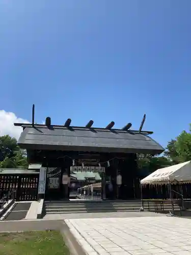 札幌護國神社の山門・神門