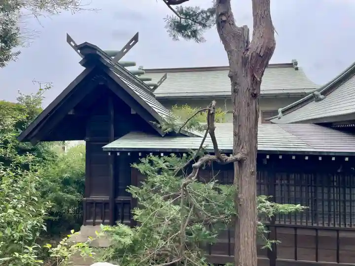 上高田氷川神社の{uncategorized: "未分類", other: "その他", undefined: "問題あり", building: "その他建物", grave: "お墓", sacred_gate: "鳥居", guardian: "狛犬", statue: "像", buddha: "仏像", history: "歴史", nature: "自然", garden: "庭園", animal: "動物", pagoda: "塔", temizu: "手水舎", mountain_gate: "山門・神門", sanctuary: "本殿・本堂", subordinate: "末社・摂社", art: "芸術", scenery: "景色", jizo: "地蔵", ema: "絵馬", goshuin: "御朱印", omikuji: "おみくじ", items: "授与品その他", amulet: "お守り", goshuincho: "御朱印帳", eats: "食事", festival: "お祭り", votive_dance: "神楽", shichigosan: "七五三参", wedding: "結婚式", experience: "体験その他", initially: "初詣", around: "周辺", anti_infection: "感染症対策"}