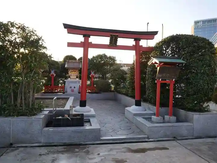 稲荷大明神(そごう横浜店・屋上)の鳥居