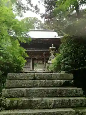 椎尾山薬王院の山門・神門