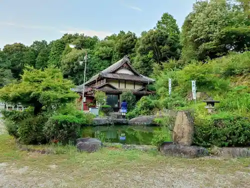 曽野稲荷神社の庭園