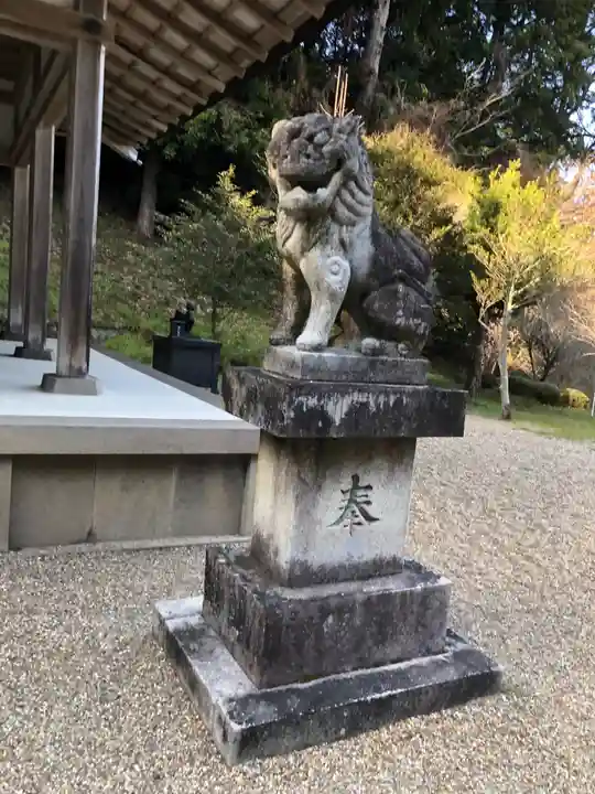 八咫烏神社の狛犬