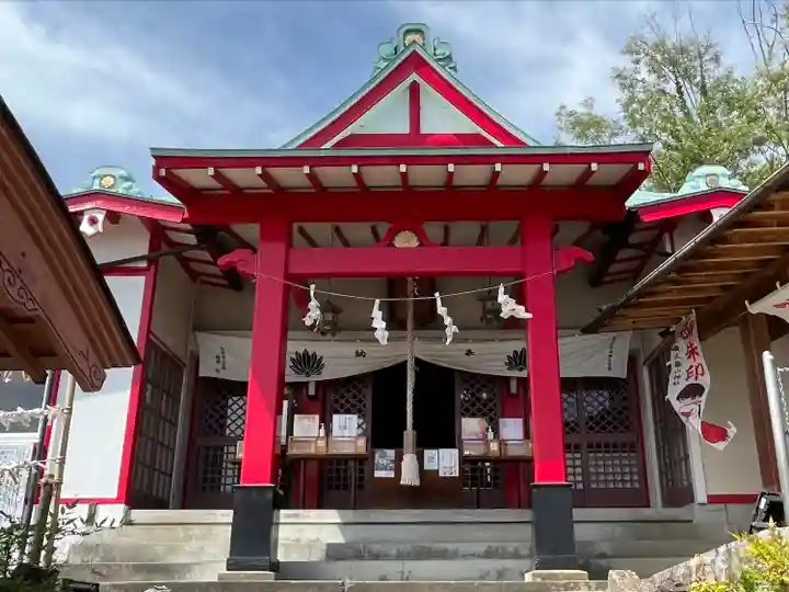 差出磯大嶽山神社 仕事と健康と厄よけの神さまの本殿・本堂