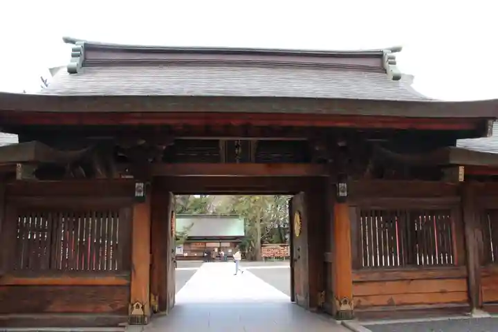 氣比神宮の山門・神門