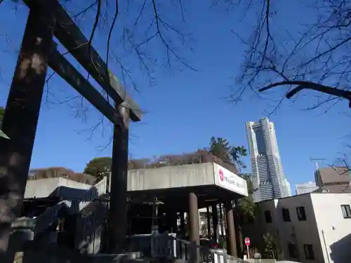 伊勢山皇大神宮の鳥居