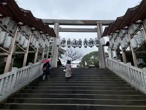 伊勢山皇大神宮の鳥居