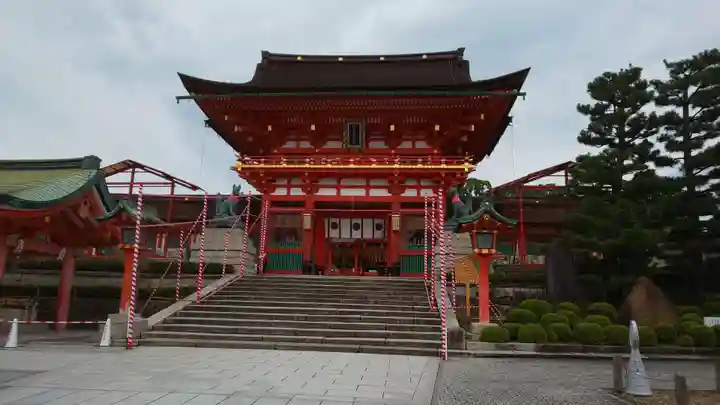 伏見稲荷大社の山門・神門