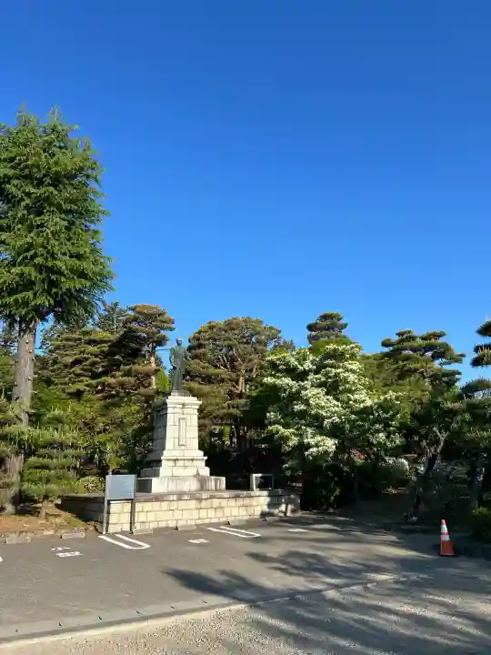 開成山大神宮の{uncategorized: "未分類", other: "その他", undefined: "問題あり", building: "その他建物", grave: "お墓", sacred_gate: "鳥居", guardian: "狛犬", statue: "像", buddha: "仏像", history: "歴史", nature: "自然", garden: "庭園", animal: "動物", pagoda: "塔", temizu: "手水舎", mountain_gate: "山門・神門", sanctuary: "本殿・本堂", subordinate: "末社・摂社", art: "芸術", scenery: "景色", jizo: "地蔵", ema: "絵馬", goshuin: "御朱印", omikuji: "おみくじ", items: "授与品その他", amulet: "お守り", goshuincho: "御朱印帳", eats: "食事", festival: "お祭り", votive_dance: "神楽", shichigosan: "七五三参", wedding: "結婚式", experience: "体験その他", initially: "初詣", around: "周辺", anti_infection: "感染症対策"}
