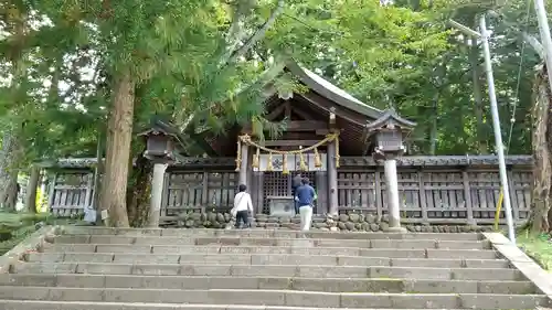 諏訪大社上社前宮の本殿・本堂