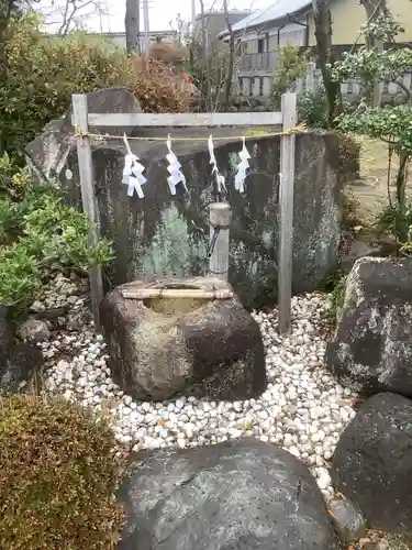 籠守勝手神社（木曽川町黒田）の手水舎