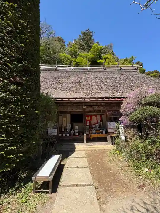 八王寺の{uncategorized: "未分類", other: "その他", undefined: "問題あり", building: "その他建物", grave: "お墓", sacred_gate: "鳥居", guardian: "狛犬", statue: "像", buddha: "仏像", history: "歴史", nature: "自然", garden: "庭園", animal: "動物", pagoda: "塔", temizu: "手水舎", mountain_gate: "山門・神門", sanctuary: "本殿・本堂", subordinate: "末社・摂社", art: "芸術", scenery: "景色", jizo: "地蔵", ema: "絵馬", goshuin: "御朱印", omikuji: "おみくじ", items: "授与品その他", amulet: "お守り", goshuincho: "御朱印帳", eats: "食事", festival: "お祭り", votive_dance: "神楽", shichigosan: "七五三参", wedding: "結婚式", experience: "体験その他", initially: "初詣", around: "周辺", anti_infection: "感染症対策"}