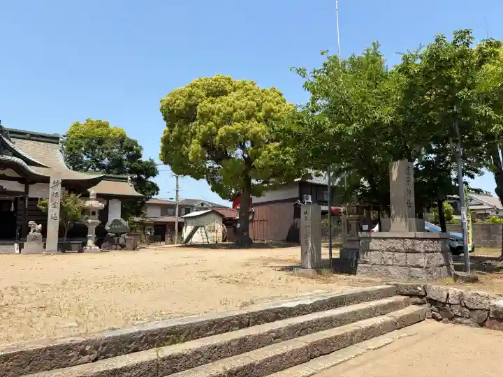 蛭子神社の{uncategorized: "未分類", other: "その他", undefined: "問題あり", building: "その他建物", grave: "お墓", sacred_gate: "鳥居", guardian: "狛犬", statue: "像", buddha: "仏像", history: "歴史", nature: "自然", garden: "庭園", animal: "動物", pagoda: "塔", temizu: "手水舎", mountain_gate: "山門・神門", sanctuary: "本殿・本堂", subordinate: "末社・摂社", art: "芸術", scenery: "景色", jizo: "地蔵", ema: "絵馬", goshuin: "御朱印", omikuji: "おみくじ", items: "授与品その他", amulet: "お守り", goshuincho: "御朱印帳", eats: "食事", festival: "お祭り", votive_dance: "神楽", shichigosan: "七五三参", wedding: "結婚式", experience: "体験その他", initially: "初詣", around: "周辺", anti_infection: "感染症対策"}