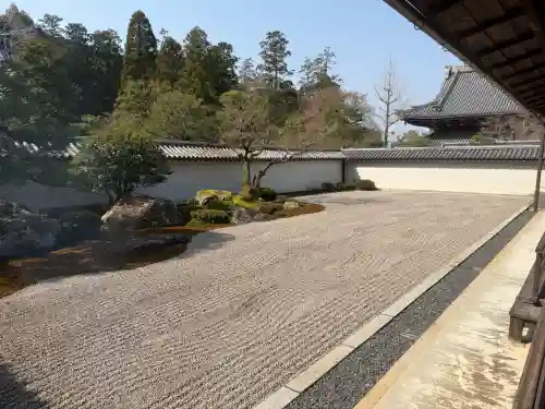 南禅寺の{uncategorized: "未分類", other: "その他", undefined: "問題あり", building: "その他建物", grave: "お墓", sacred_gate: "鳥居", guardian: "狛犬", statue: "像", buddha: "仏像", history: "歴史", nature: "自然", garden: "庭園", animal: "動物", pagoda: "塔", temizu: "手水舎", mountain_gate: "山門・神門", sanctuary: "本殿・本堂", subordinate: "末社・摂社", art: "芸術", scenery: "景色", jizo: "地蔵", ema: "絵馬", goshuin: "御朱印", omikuji: "おみくじ", items: "授与品その他", amulet: "お守り", goshuincho: "御朱印帳", eats: "食事", festival: "お祭り", votive_dance: "神楽", shichigosan: "七五三参", wedding: "結婚式", experience: "体験その他", initially: "初詣", around: "周辺", anti_infection: "感染症対策"}