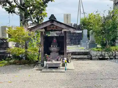 慈眼寺の{uncategorized: "未分類", other: "その他", undefined: "問題あり", building: "その他建物", grave: "お墓", sacred_gate: "鳥居", guardian: "狛犬", statue: "像", buddha: "仏像", history: "歴史", nature: "自然", garden: "庭園", animal: "動物", pagoda: "塔", temizu: "手水舎", mountain_gate: "山門・神門", sanctuary: "本殿・本堂", subordinate: "末社・摂社", art: "芸術", scenery: "景色", jizo: "地蔵", ema: "絵馬", goshuin: "御朱印", omikuji: "おみくじ", items: "授与品その他", amulet: "お守り", goshuincho: "御朱印帳", eats: "食事", festival: "お祭り", votive_dance: "神楽", shichigosan: "七五三参", wedding: "結婚式", experience: "体験その他", initially: "初詣", around: "周辺", anti_infection: "感染症対策"}