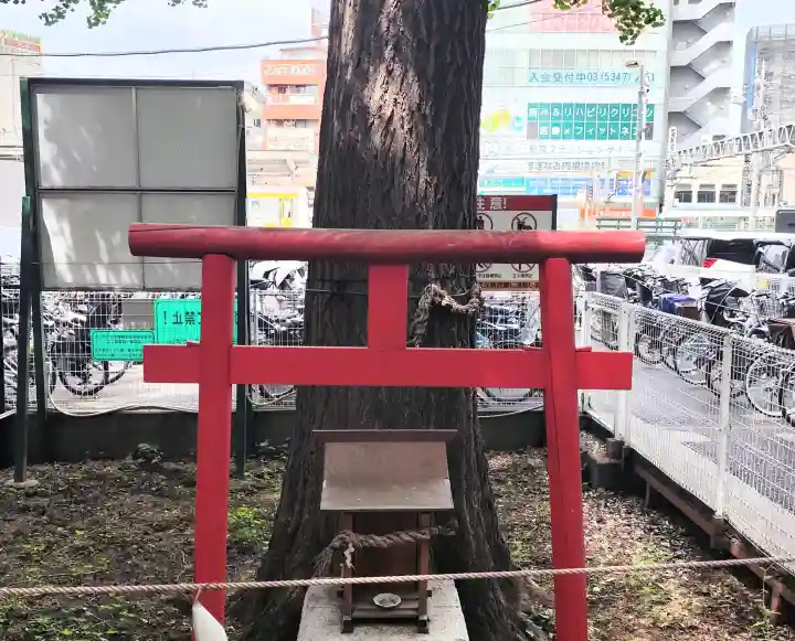 稲荷神社の{uncategorized: "未分類", other: "その他", undefined: "問題あり", building: "その他建物", grave: "お墓", sacred_gate: "鳥居", guardian: "狛犬", statue: "像", buddha: "仏像", history: "歴史", nature: "自然", garden: "庭園", animal: "動物", pagoda: "塔", temizu: "手水舎", mountain_gate: "山門・神門", sanctuary: "本殿・本堂", subordinate: "末社・摂社", art: "芸術", scenery: "景色", jizo: "地蔵", ema: "絵馬", goshuin: "御朱印", omikuji: "おみくじ", items: "授与品その他", amulet: "お守り", goshuincho: "御朱印帳", eats: "食事", festival: "お祭り", votive_dance: "神楽", shichigosan: "七五三参", wedding: "結婚式", experience: "体験その他", initially: "初詣", around: "周辺", anti_infection: "感染症対策"}