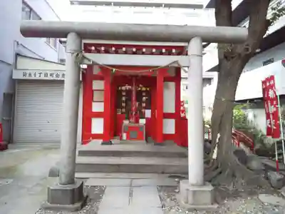 津軽稲荷神社の鳥居