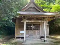 白山神社の本殿