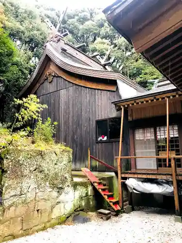 加紫久利神社の本殿